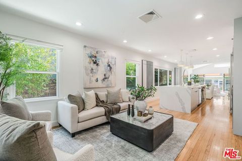 Photo of 2628 32nd Street, Santa Monica, CA 90405 (MLS # 26827971)