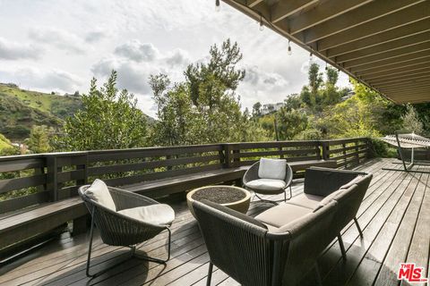 Photo of 2470 Zorada Drive, Los Angeles, CA 90046 (MLS # 25622889)