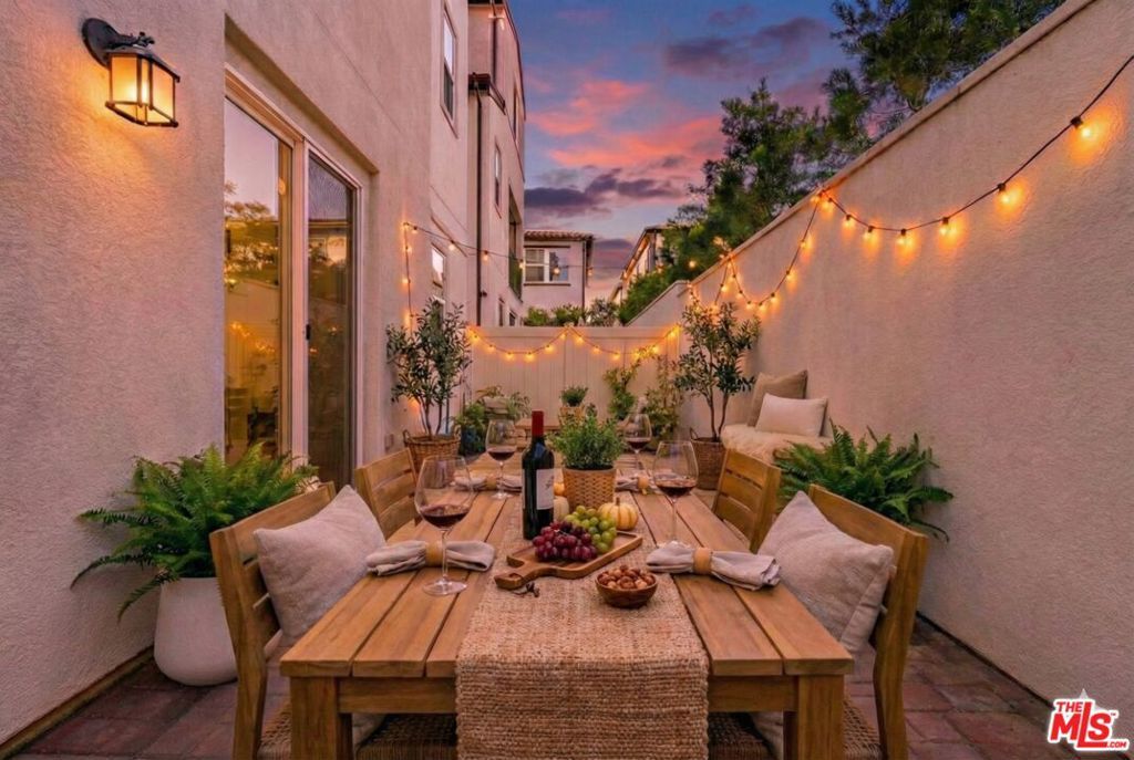 Photo of 3049 Tallahassee Lane, Simi Valley, CA 93065 (MLS # 26636837)