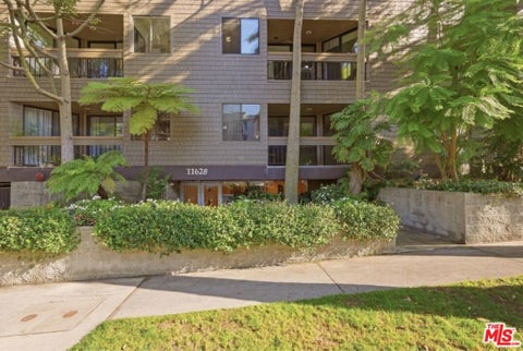 Photo of 11628 Montana Avenue #108, Los Angeles, CA 90049 (MLS # 26102911)
