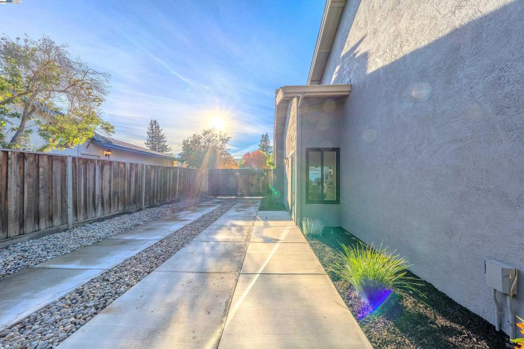 TOWN AND COUNTRY - Residential