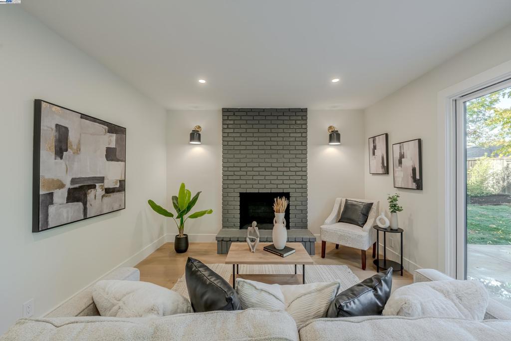 TOWN AND COUNTRY - Residential