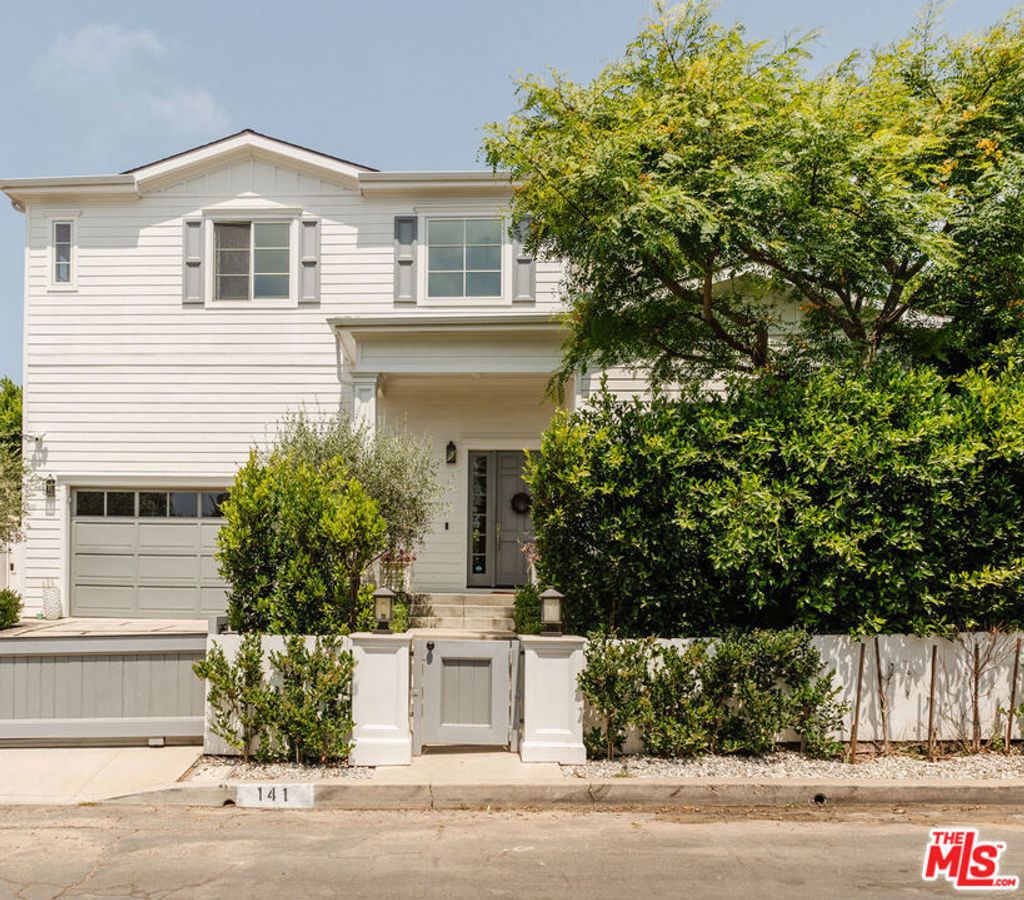Photo of 141 S Saltair Avenue, Los Angeles, CA 90049 (MLS # 26658867)