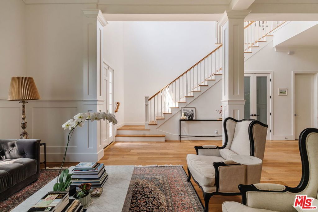 Photo of 141 S Saltair Avenue, Los Angeles, CA 90049 (MLS # 26658867)