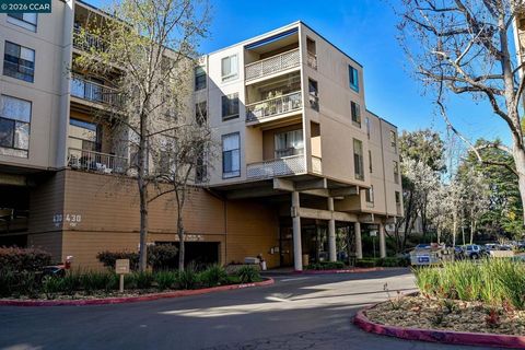 Photo of 430 N Civic Dr Dr #310, Walnut Creek, CA 94596 (MLS # 41127853)