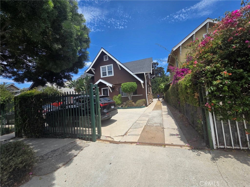 1628 S Van Ness AVE