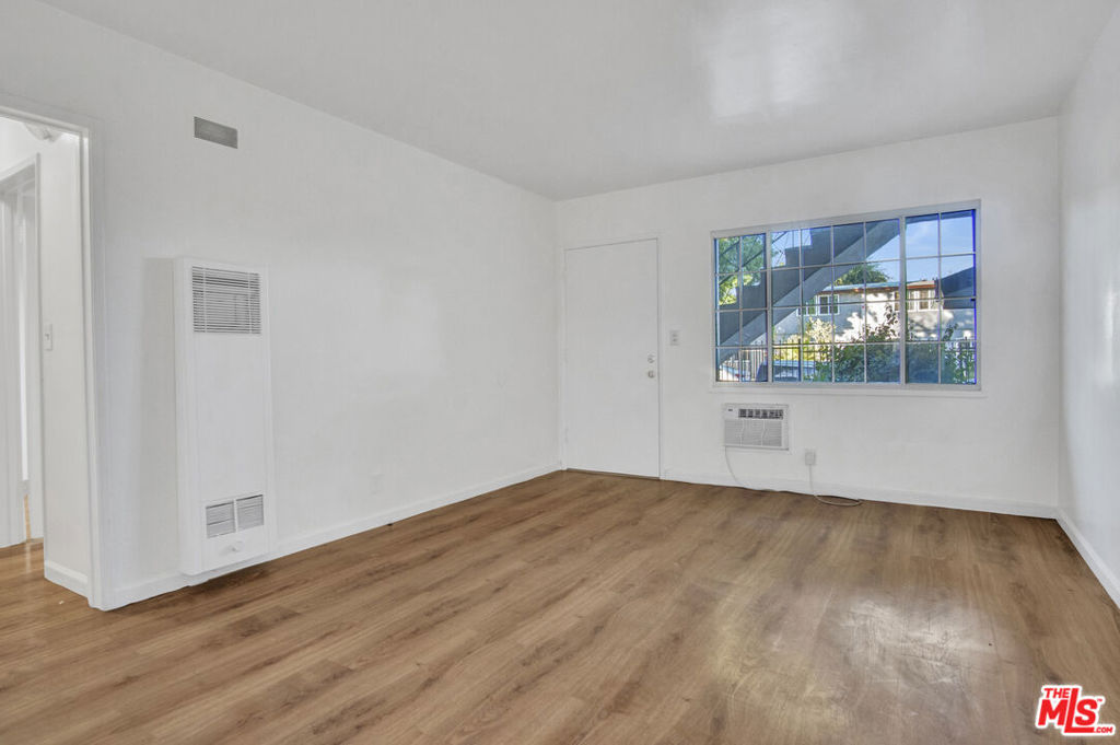 Properties 1 13226 Vanowen Street