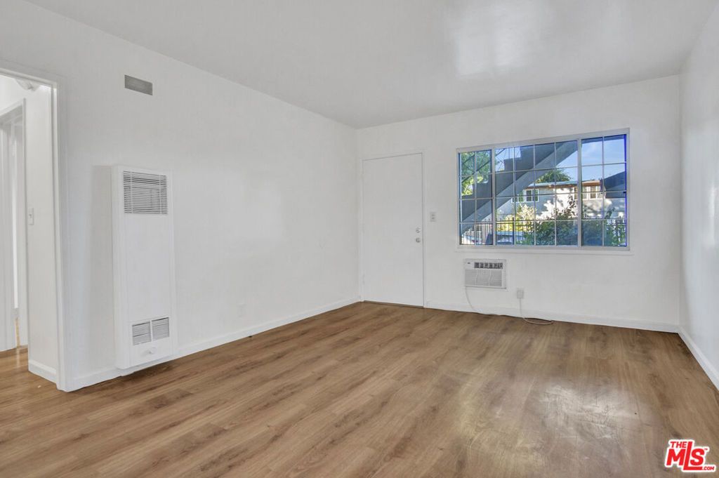 listing image 130728696165322832084