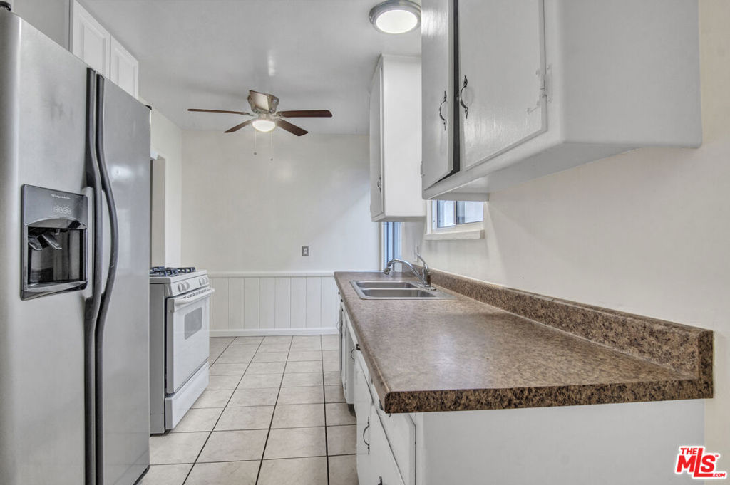Properties 2 13226 Vanowen Street