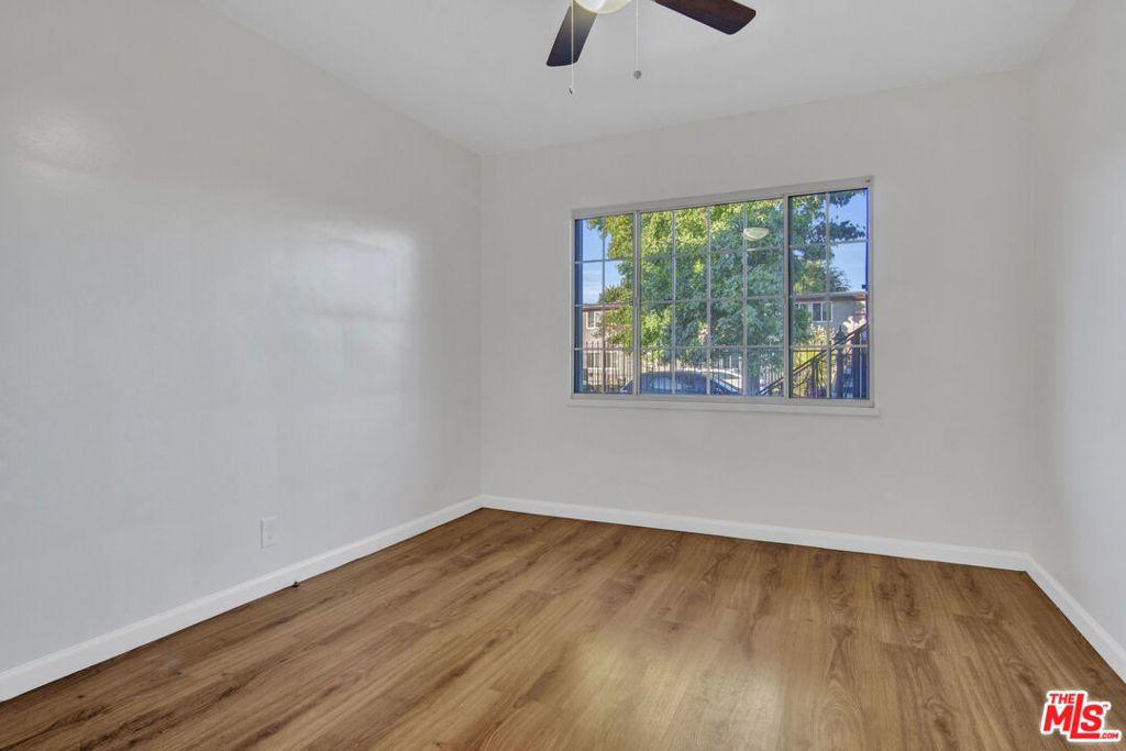 listing image 130723681040281852143