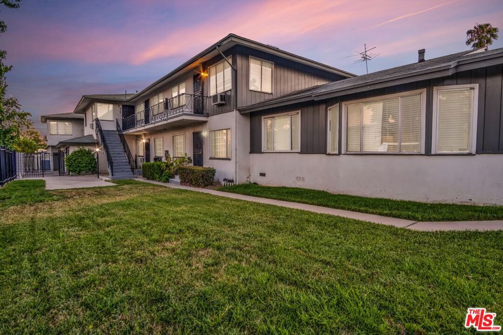 Properties 4 13226 Vanowen Street
