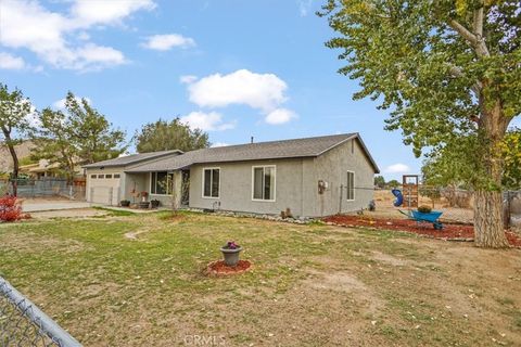 Photo of 40287 Fieldspring St, Palmdale, CA 93591 (MLS # SR25255667)