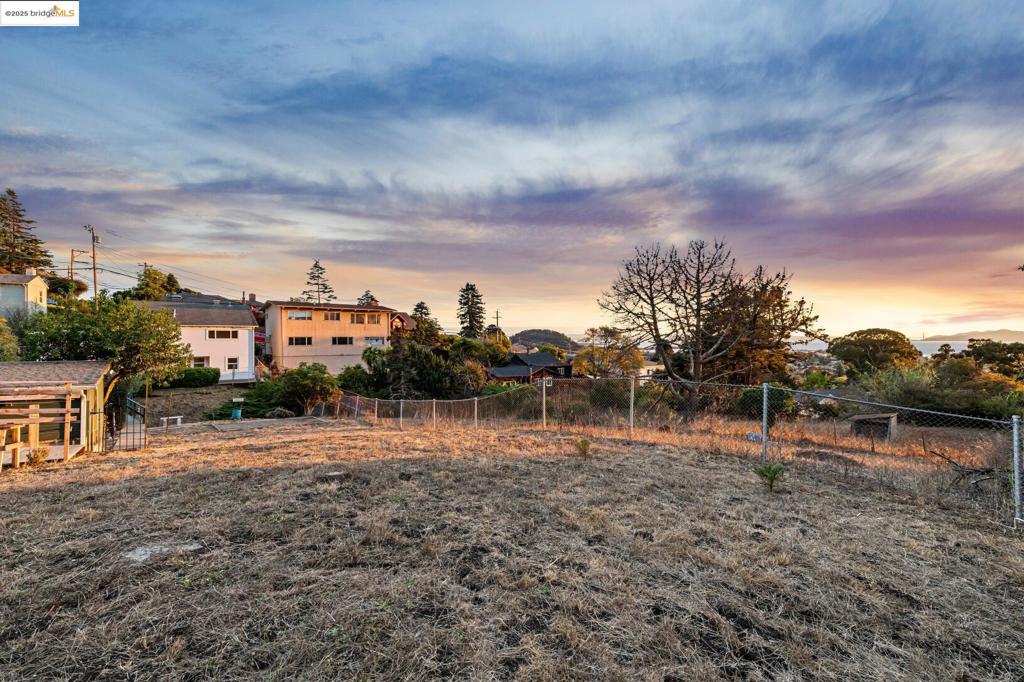 BERKELEY COUNTRY - Residential