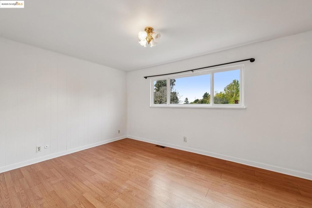 BERKELEY COUNTRY - Residential