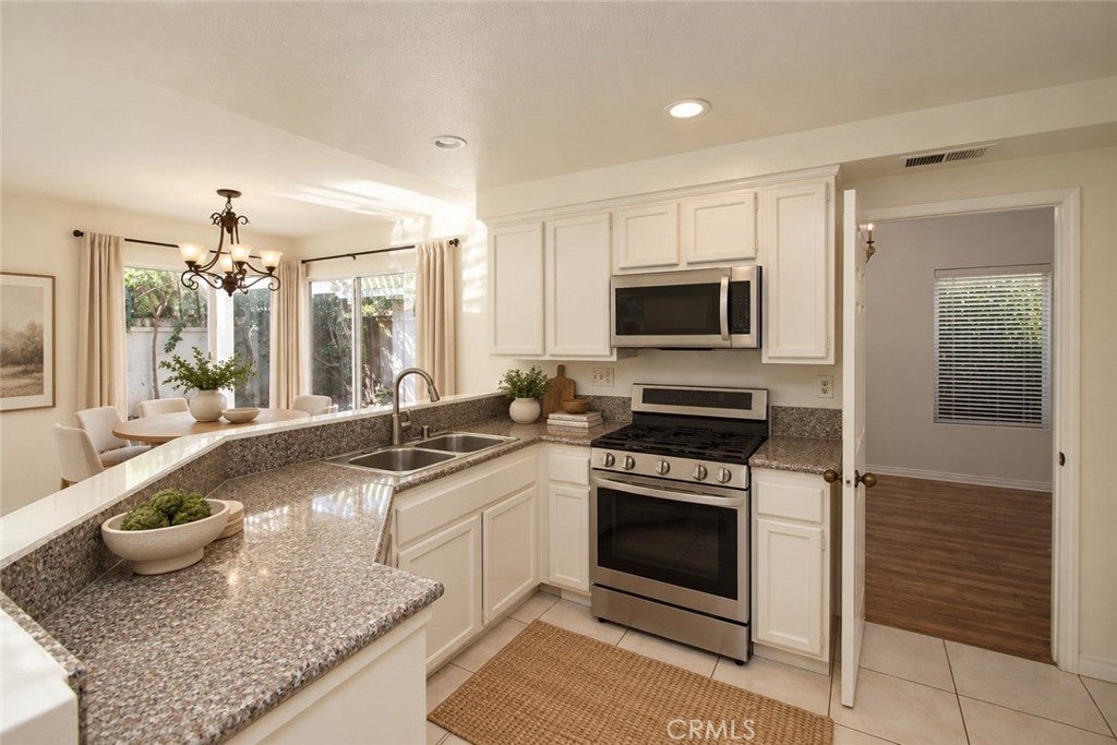 5 SALINA, Irvine CA 92614 - Photo 7