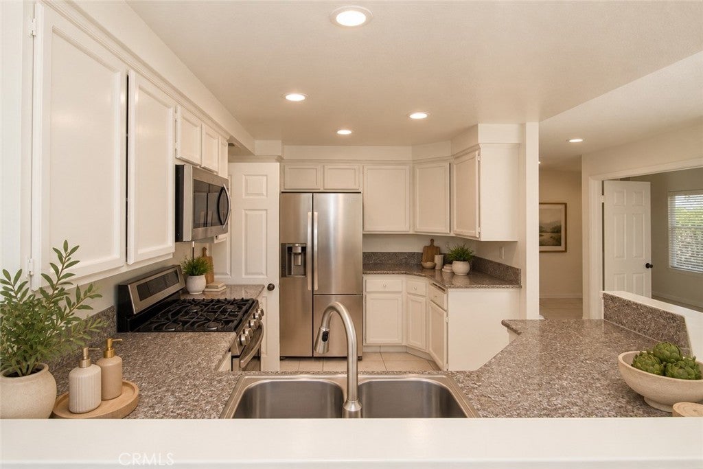 5 SALINA, Irvine CA 92614 - Photo 8