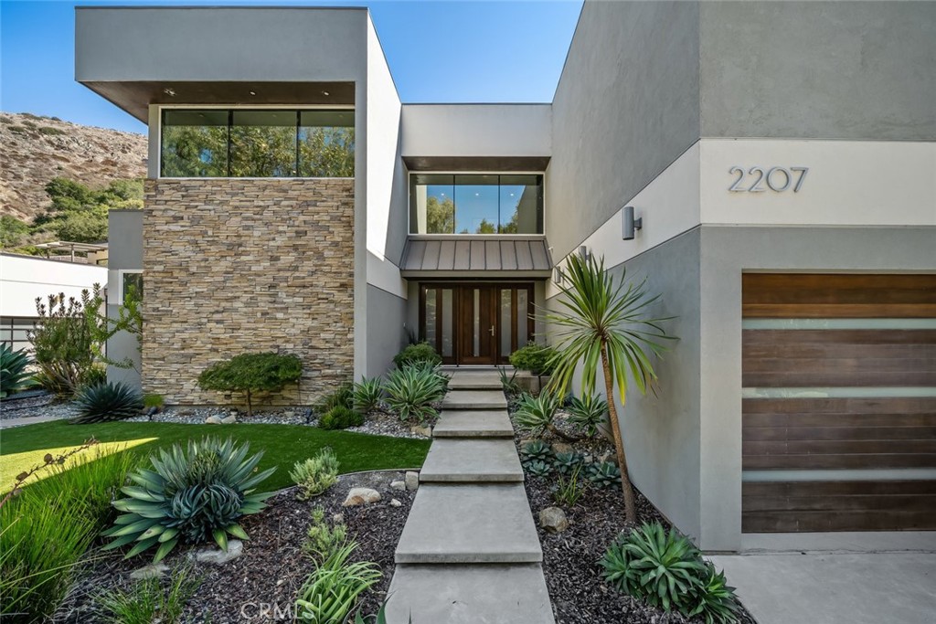 2207 San Luis Drive