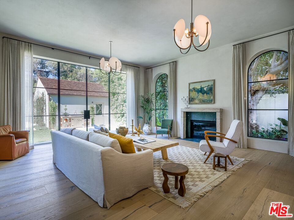 4137 Mary Ellen Avenue