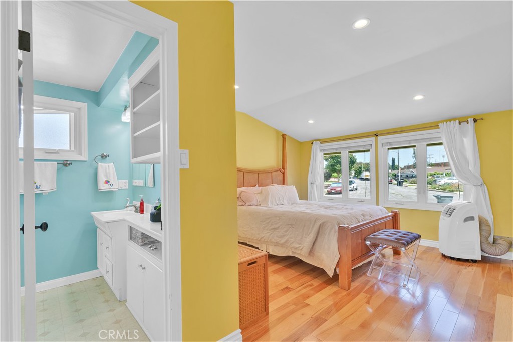 1961 W 187th Place