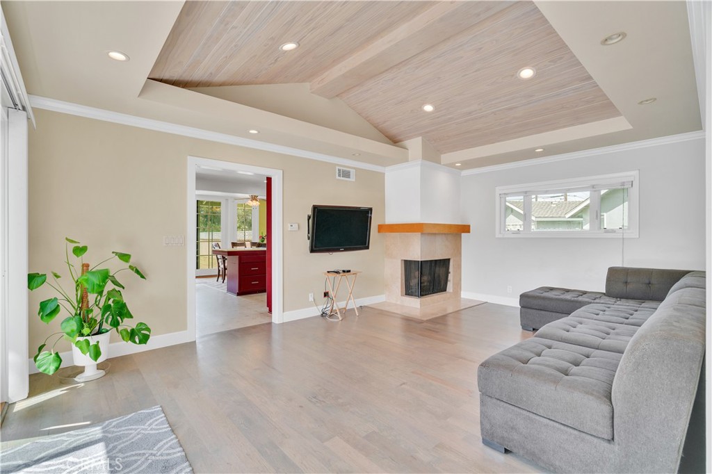 1961 W 187th Place