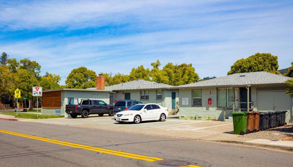 390 Woodland Avenue