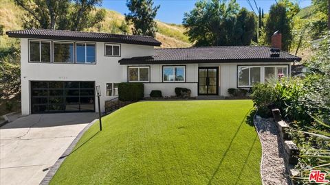 Photo of 4810 Rosa Road, Woodland Hills, CA 91364 (MLS # 26669641)
