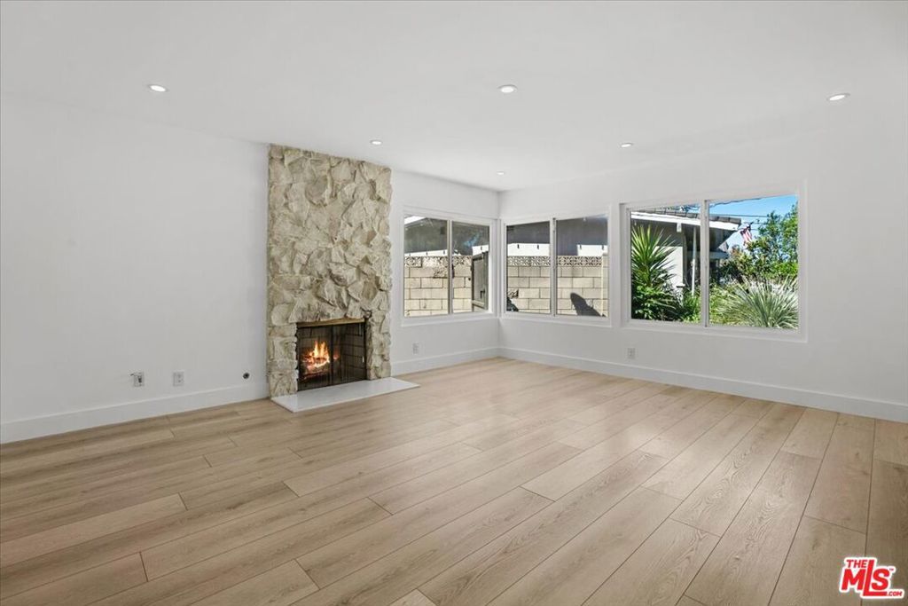 Photo of 4810 Rosa Road, Woodland Hills, CA 91364 (MLS # 26669641)