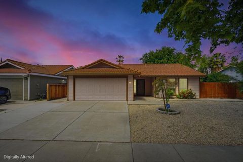 Photo of 131 W Central Avenue, Tracy, CA 95376 (MLS # ML82043842)