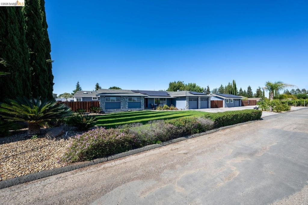 147 Loren Ln