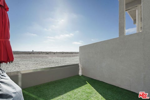 Photo of 6 Voyage Street #105, Marina Del Rey, CA 90292 (MLS # 26994841)