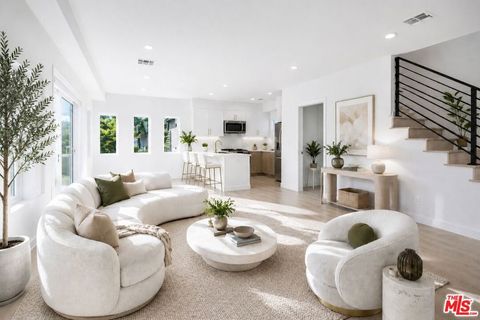 Photo of 2120 N Beachwood Drive, Los Angeles, CA 90068 (MLS # 26839125)