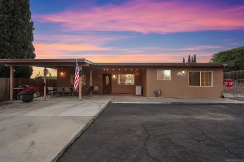 Photo of 820 Frances Drive Dr, Vista, CA 92084 (MLS # 260005177SD)