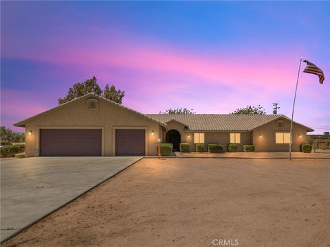 Photo of 15740 Kasota Road, Apple Valley, CA 92307 (MLS # HD26102498)