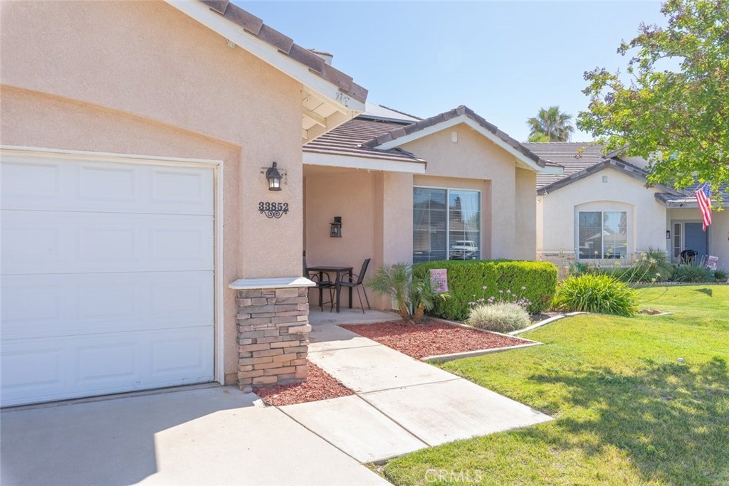 33852 Glenoaks