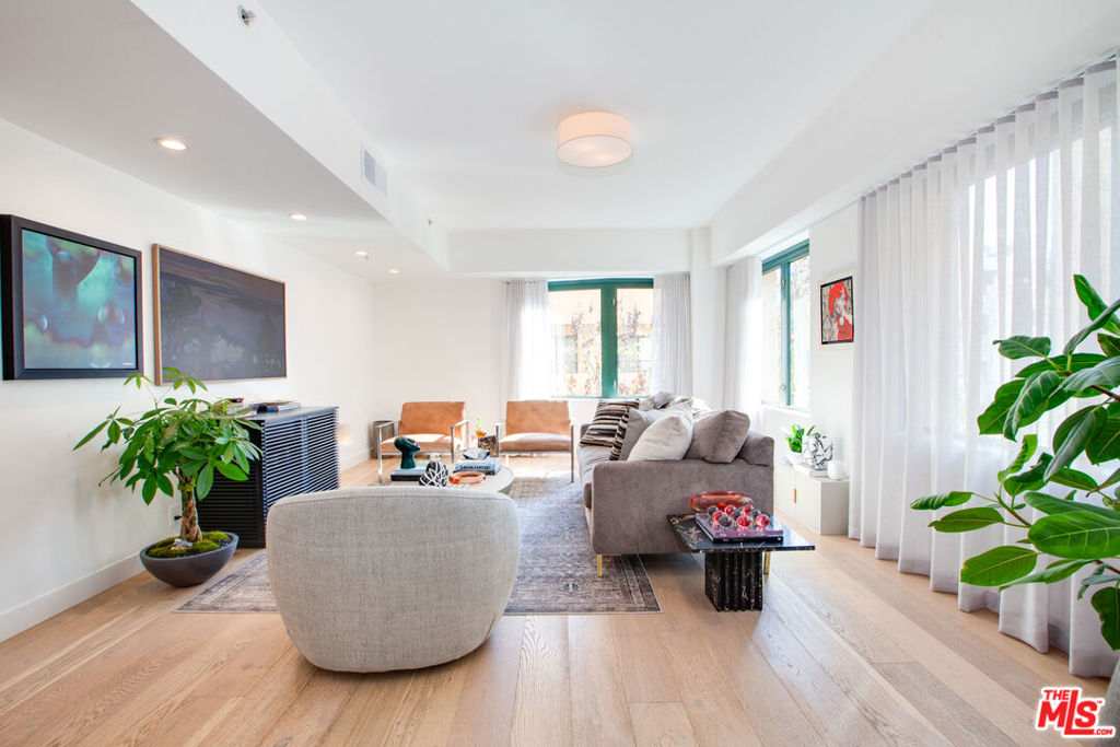 10520 Wilshire Boulevard 306