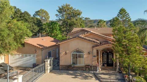 Photo of 10610 Oak Tree WAY, Sunland, CA 91040 (MLS # SR26172356)