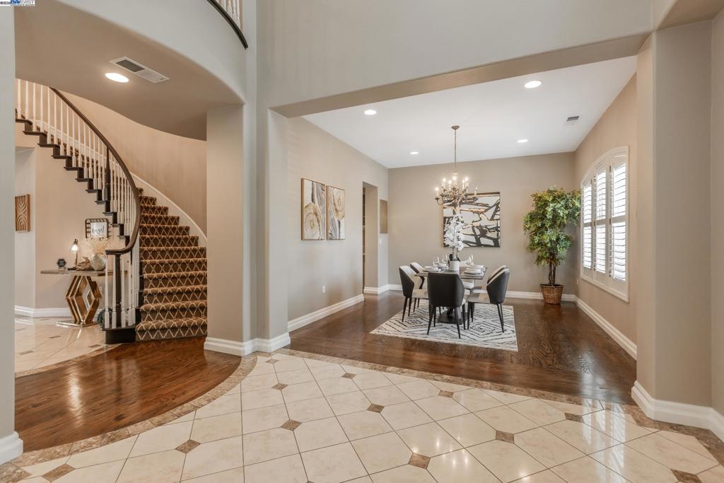 5633 Selena Ct