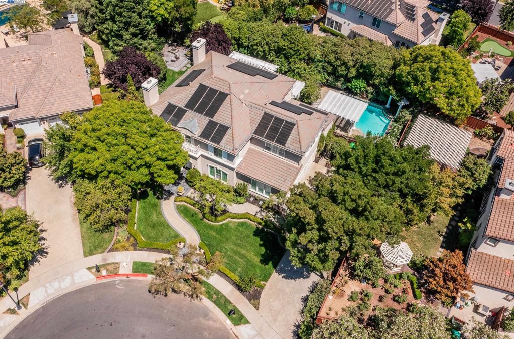 5633 Selena Ct