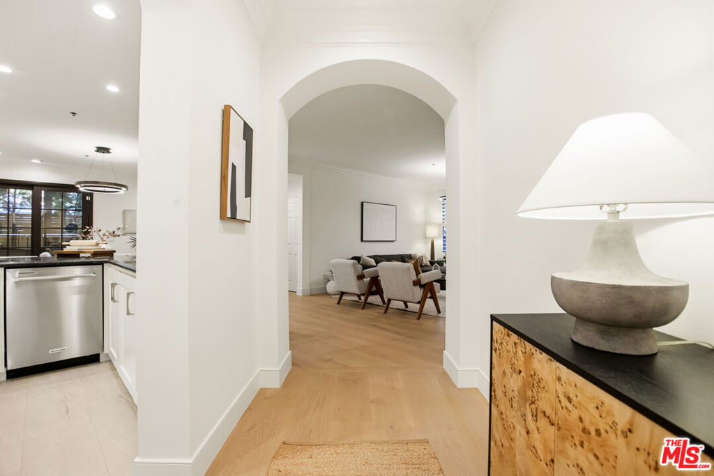 850 N Croft Avenue 104