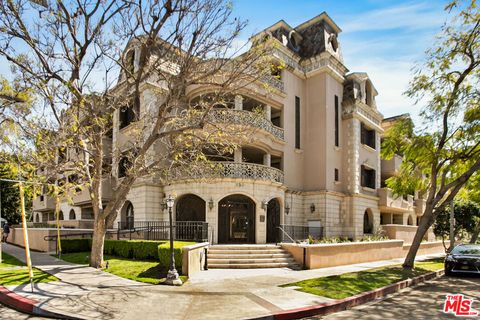 Photo of 850 N Croft Avenue #104, Los Angeles, CA 90069 (MLS # 26662095)