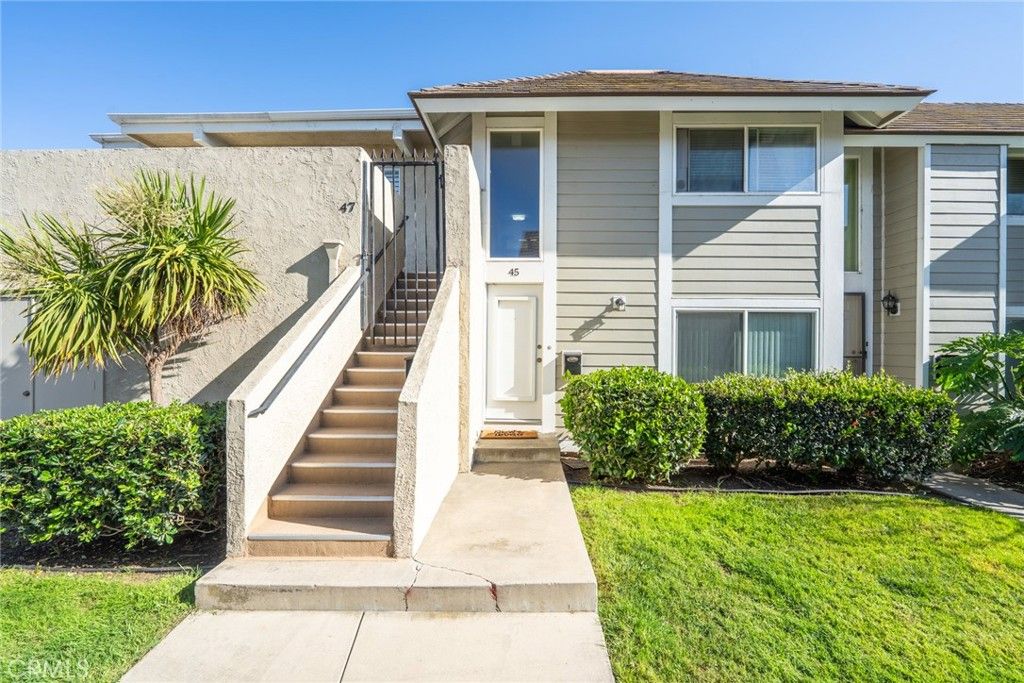 Photo of 45 Oval Rd, Irvine, CA 92604 (MLS # PW26094379)