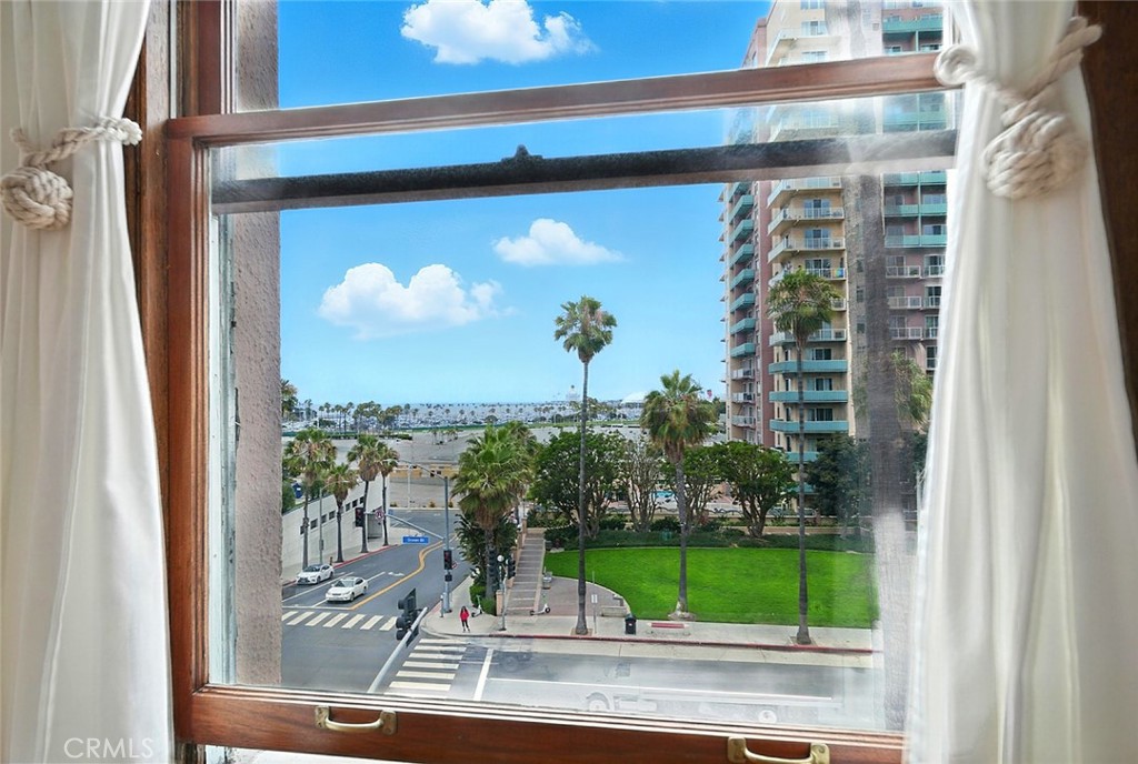 455 E Ocean Boulevard 401