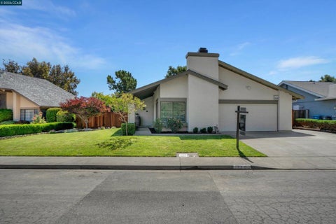 Photo of 110 Dogwood Ln LN, Vallejo, CA 94591 (MLS # 41137456)
