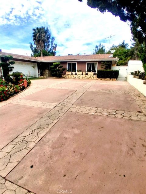 Photo of 16331 Shamhart, Granada Hills, CA 91344 (MLS # SR26027712)