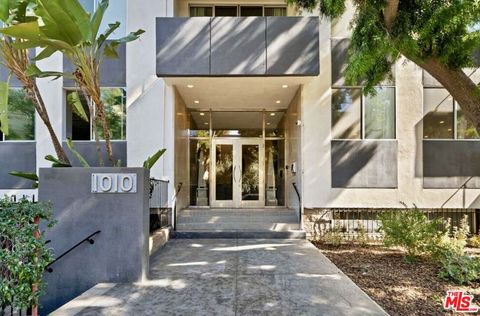 Photo of 1010 N Kings Road #310, West Hollywood, CA 90069 (MLS # 26829333)