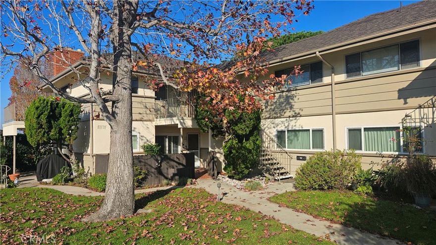 This light and bright upper New Horizons Condo is located in a peaceful and quiet lushly landscaped area. From the Livingroom and both Decks you can enjoy a view of the sunsets. The kitchen has been upgraded with quartz counters and newer appliances.  This Condominium is ready for the new owners to make it their own.  Sold As-Is and priced accordingly. 

New Horizons amenities are vast. At the main clubhouse on Maple Ave, you will find the Billiard Room, Lounge and Men and Women locker room.  Upstairs is the Community Room with stage and full kitchen for your private events.  From the Golf Room downstairs, you enter onto the 9-hole Golf Course, putting green, driving cage, Pic Nic Area and Pool #1.   On Nadine is the Sports Center consisting of modern Gym with his and her locker rooms with dry sauna, Ceramic, Wood Shop and the Ping Pong Room.  Outside is Pool #2, Spa and the combination Tennis/Pickle Ball Court.  There are many Social Clubs to join.  An very active community.