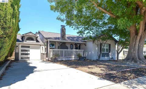 Photo of 16004 Wellington Way WAY, Castro Valley, CA 94578 (MLS # 41140728)