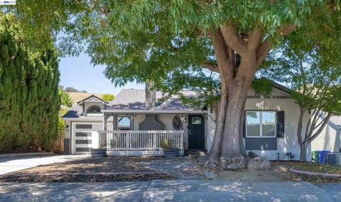 Photo of 16004 Wellington Way WAY, Castro Valley, CA 94578 (MLS # 41140728)