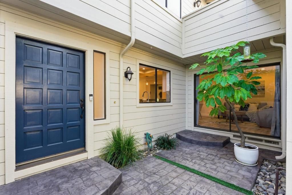 Photo of 104 Lancewood Place, Los Gatos, CA 95032 (MLS # ML82031967)