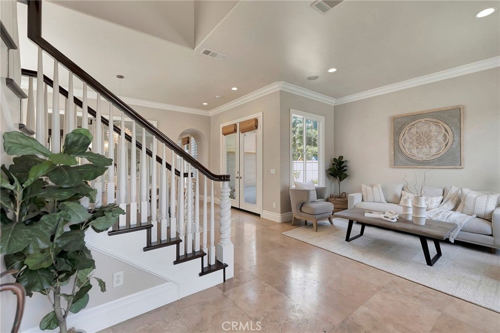 6572 Beachview Drive